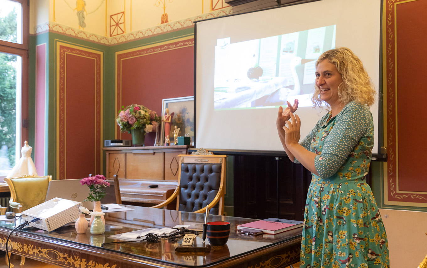 Präsentation im historischen Salon der Villa Gückelsberg